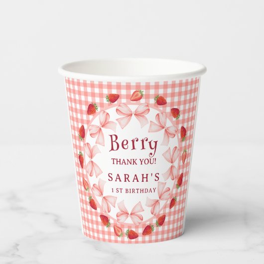 Coquette Berry First Birthday Red Gingham Pappbecher (Rückseite)