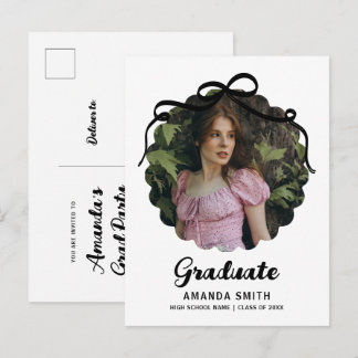 Coquette Black & White Wavy Graduation Photo Einladungspostkarte