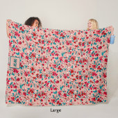 Coquette Blumenrosa und aquamarine Monogramm Fleecedecke