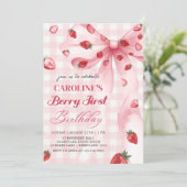 Coquette Bow Berry First Strawberry 1. Geburtstag Einladung (Stehend Vorderseite)