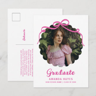 Coquette Bow Wavy Pink & White Graduation Photo Ankündigungspostkarte