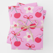 Coquette Cherries mit roten Bögen und weißen Blume Geschenkpapier Set (Beispiel)