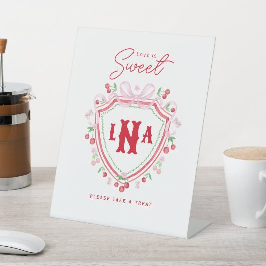 Coquette Cherry Wappen Monogram | Liebe ist süß Sockelschild (In SItu)