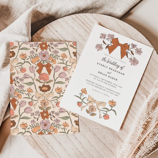 Coquette-Hochzeit mit Bows und Blüten Einladung