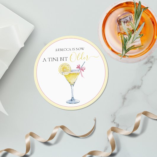 Coquette Lemon Cocktail A Tini Bit Older Birthday Runder Pappuntersetzer