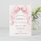 Coquette Pink Lace Bow Girl First Birthday Einladung (Stehend Vorderseite)