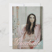 Coquette Ribbon Abschluss Monogram Wappen Einladung (Vorderseite)