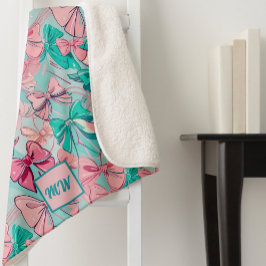 Coquette rosa, aquamarin, magentafarbene Monogramm Sherpadecke