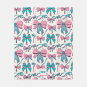 Coquette rosa und aquamarine Bogen Monogramm Fleecedecke (Vorderseite)