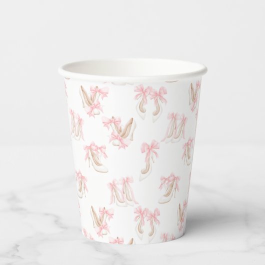 Coquette-Schuhmuster Pappbecher (Rückseite)