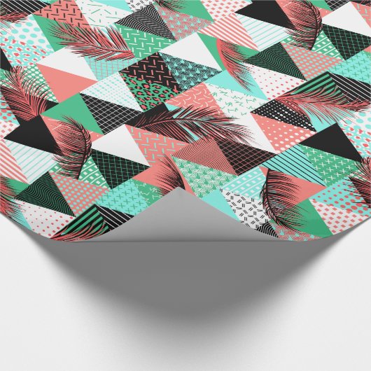 Coral Aquamarin Memphis Style Dreiecke Geschenkpapier (Ecke)