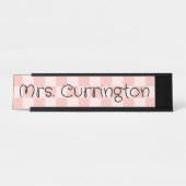 Coral Blush Checkered Teacher Schreibtischnamensplakette (Vorderseite )
