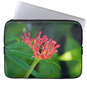 Coral Bush in Blüte Laptopschutzhülle