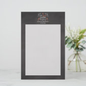Coral Chalkboard Script Beach Wedding Briefpapier (Stehend Vorderseite)