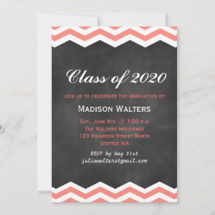 Coral Chevrons auf Chalkboard Abschluss Einladung