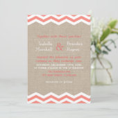 Coral Chevrons auf Einladung von Burlap Wedding (Stehend Vorderseite)