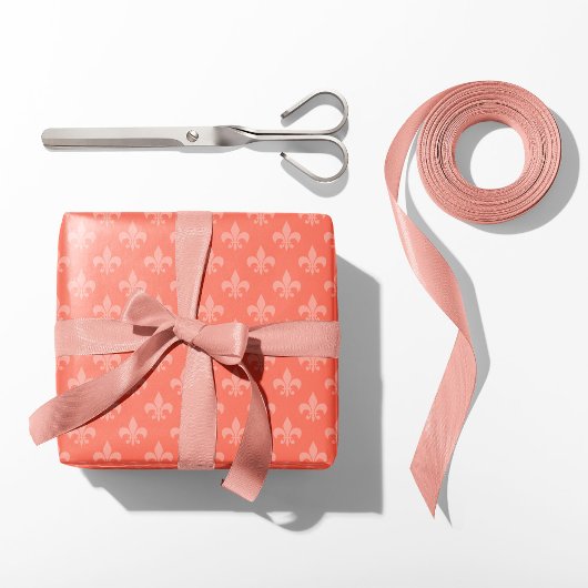 Coral Fleur-de-Lis Geschenkpapier