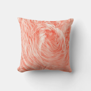 Coral Fluffy Fur: Trend 2019. Kissen