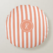 Coral French Beach Stripe Personalisiert Monogram Rundes Kissen (Vorderseite)