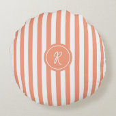 Coral French Beach Stripe Personalisiert Monogram Rundes Kissen (Rückseite)