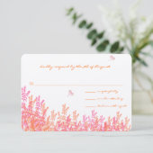 Coral & Fuchia Wild Blume Bee Wedding RSVP Karte (Stehend Vorderseite)