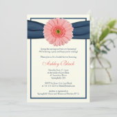 Coral Gerbera Navy Ribbon Bridal Dusche Einladung (Stehend Vorderseite)