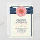 Coral Gerbera Navy Ribbon Wedding Einladung (Vorderseite)