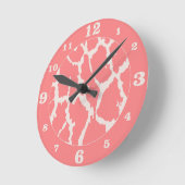 Coral Giraffe Animal Print Numbered Runde Wanduhr (Winkel)