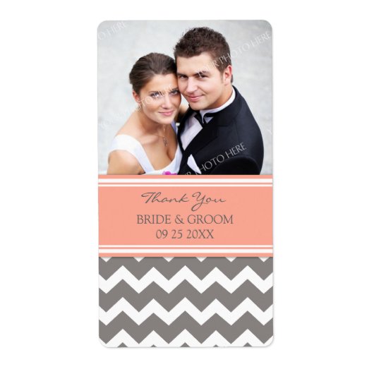 Coral Gray Zickzack Foto Wedding Labels (Vorne)