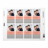 Coral Gray Zickzack Foto Wedding Labels (Vorne)