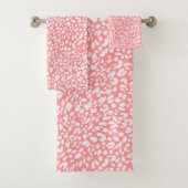 Coral Leopard Print Pattern Badhandtuch Set (Insitu)