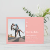 Coral Minimalistisch Monogram Foto Save The Date (Stehend Vorderseite)