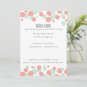 Coral & Mint Bubbles Confetti Hochzeitseinladungen Einladung (Stehend Vorderseite)