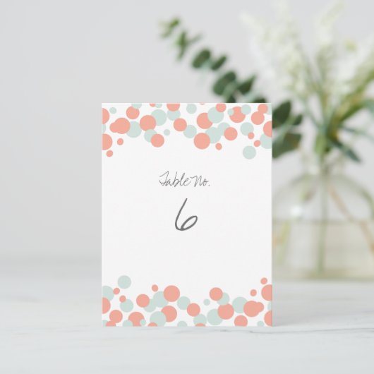 Coral & Mint Bubbles Confetti Tischnummer Cards (Stehend Vorderseite)