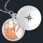 Coral Musical Wedding Bridesmaid Necklace Medaillon<br><div class="desc">Keepake Necklaces Wählen Sie entweder Silver Plated Gold Finish oder Sterling Silver Unique Personalisiert Custom !st Christmas Gift Wedding Party Necklaces - um die Hintergrundfarbe zu ändern - klicken Sie auf Anpassen - wählen Sie das letzte Tool aus dem Drop-Down-Menü und wählen Sie aus einer der angezeigten Farben oder geben...</div>