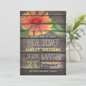 Coral Orange Blume auf rustikalem Brautparty Einladung (Stehend Vorderseite)