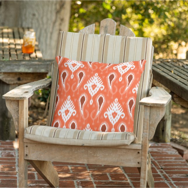 Coral Orange Dark Maroon Red Ikat Tribal Muster Kissen (Stuhl )