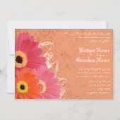 Coral & Orange Gerber Daisy Wedding Einladung (Vorderseite)