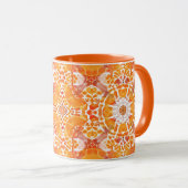 Coral Orange und Cream Batik Medallion Muster Tasse (VorderseiteRechts)