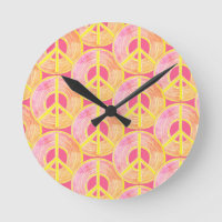 Coral Peace Sign Wall Clock, 8" Rundakrylus