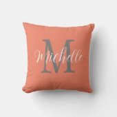 Coral Peach Girly Monogram und Name Kissen (Vorderseite)