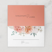 Coral Peach Peonies Script Hochzeit Platzkarte (Außenseite Aufgefaltet)