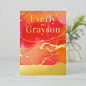 Coral Pink Coral Galaxy Marble Gold Wedding Folieneinladung (Stehend vorne)