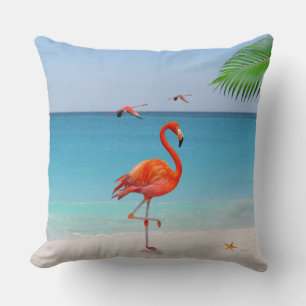Coral Pink Flamingo & Palm Leaf am Strand Kissen