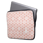 Coral Pink Geo Hexagon Muster Monogram Laptopschutzhülle (Vorderseite Links)