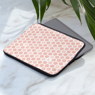 Coral Pink Geo Hexagon Muster Monogram Laptopschutzhülle