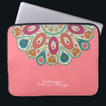 Coral Pink Hand Drawn Henna Circle Muster Design Laptopschutzhülle<br><div class="desc">Diese helle, Regenwald tropische Farbe, moderner Stil, handgezeichnete Henna Muster Hintergrund war schön grafisch gestaltet und gefüllt mit prächtigen Tropen inspiriert Farben. Eine Volkskunst inspirierte gemustertes Design, das dennoch modern und gepflegt ist. Zusätzlich zum Hintergrundmuster ist Ihr Firmenname, oder Vor- und Nachname wird einfach mit dem bereitgestellten Vorlagenfeld ausgetauscht. Designer...</div>