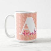 Coral Pink Initial White Letter Script Designer Kaffeetasse (Links)