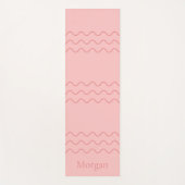 Coral Pink Modern Wavy Lines With Custom Name Yogamatte (Vorderseite)