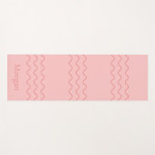 Coral Pink Modern Wavy Lines With Custom Name Yogamatte (Vorderseite (Horizontal))